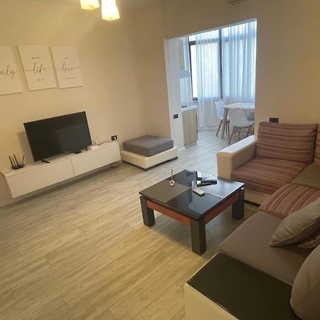 Lacasa-21 Dhjetori Tiranë Ngoại thất bức ảnh