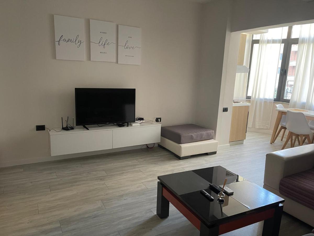 Lacasa-21 Dhjetori Tiranë Ngoại thất bức ảnh